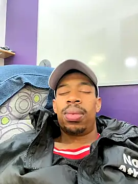 Snapshot of fitsexyman chatting on 09-09-25, 12:36 fitsexyman online show from 09-09-25, 12:36