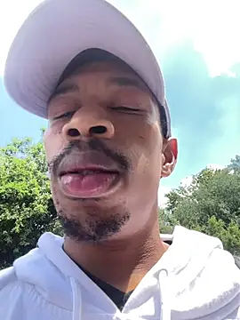 Snapshot of fitsexyman chatting on 10-21-25, 11:31 fitsexyman online show from 10-21-25, 11:31