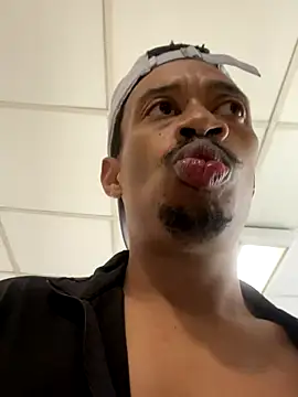 Snapshot of fitsexyman chatting on 10-03-25, 11:12 fitsexyman online show from 10-03-25, 11:12