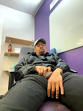 Snapshot of fitsexyman chatting on 10-22-25, 07:19 fitsexyman online show from 10-22-25, 07:19