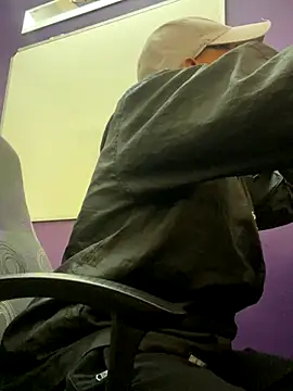 Snapshot of fitsexyman chatting on 10-20-25, 02:39 fitsexyman online show from 10-20-25, 02:39