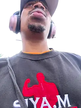 Snapshot of fitsexyman chatting on 09-30-25, 10:54 fitsexyman online show from 09-30-25, 10:54