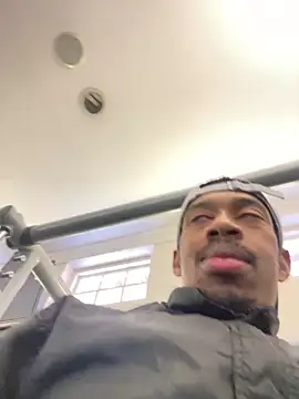 Snapshot of fitsexyman chatting on 09-15-25, 02:06 fitsexyman online show from 09-15-25, 02:06