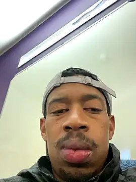 Snapshot of fitsexyman chatting on 09-17-25, 04:47 fitsexyman online show from 09-17-25, 04:47