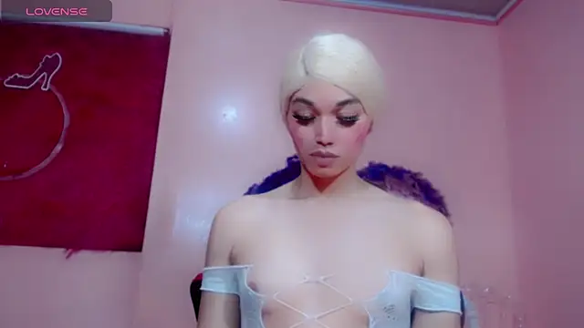 Candy Walker  online show from 11-20-25, 03:51