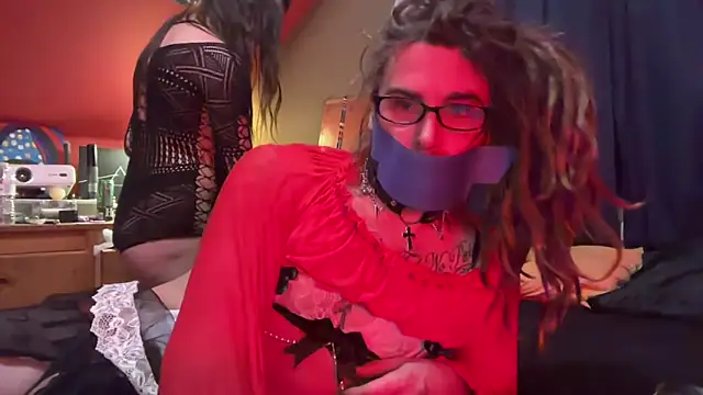 Snapshot of Trippie_hippies1313 chatting on 11-28-25, 03:39 Trippie hippies1313 online show from 11-28-25, 03:39