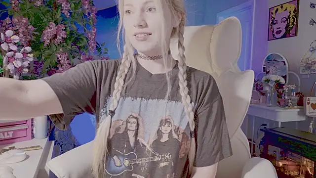 Talulaa online show from 04-11-26, 10:57