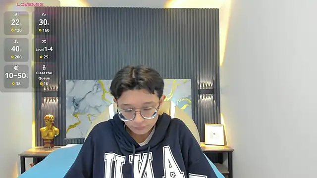 SantiagoRusso18 online show from 10-29-25, 12:04