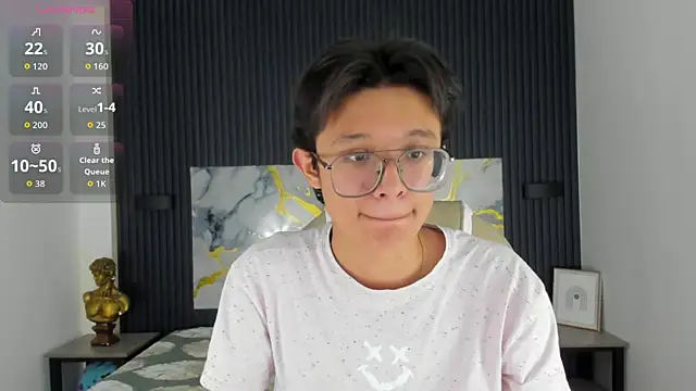 SantiagoRusso18 online show from 11-22-25, 04:00