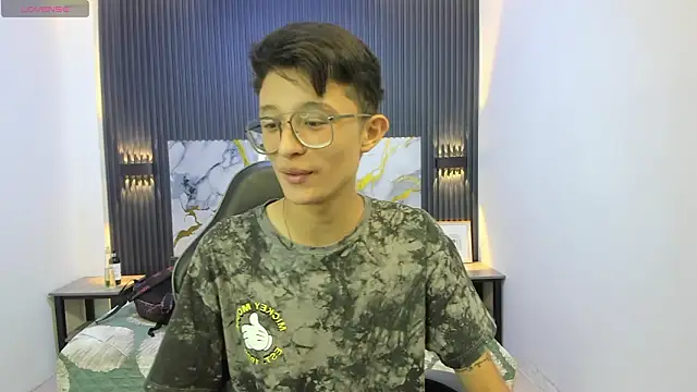 SantiagoRusso18 online show from 02-15-26, 08:30