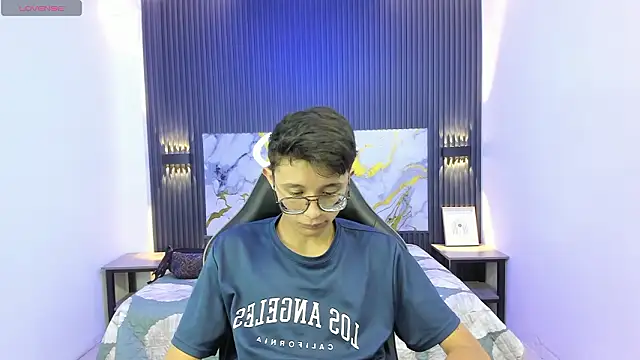 SantiagoRusso18 online show from 02-17-26, 07:33