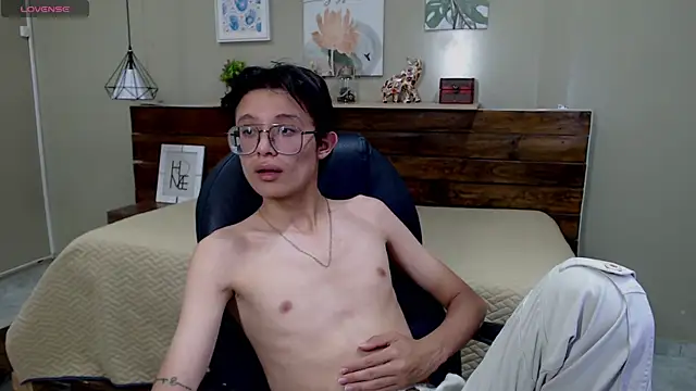 SantiagoRusso18 online show from 12-03-25, 08:19