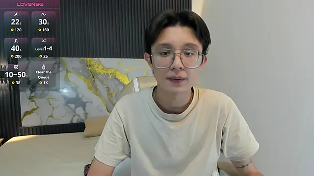 SantiagoRusso18 online show from 11-24-25, 02:11