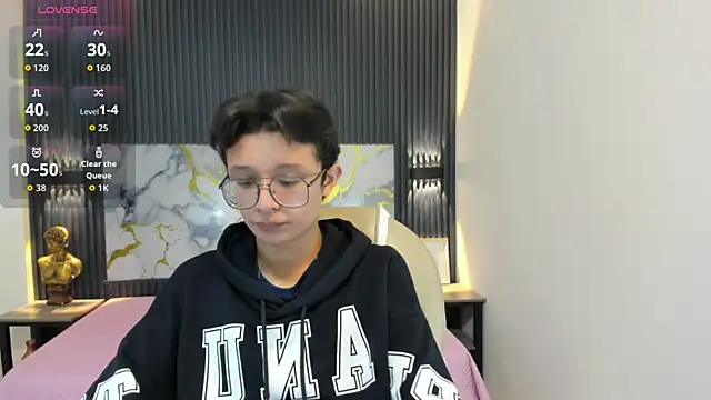 SantiagoRusso18 online show from 11-09-25, 12:42