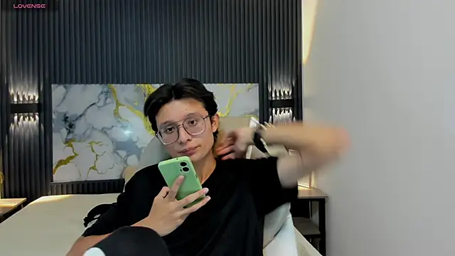 SantiagoRusso18 online show from 11-26-25, 02:33