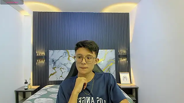 SantiagoRusso18 online show from 02-12-26, 08:19