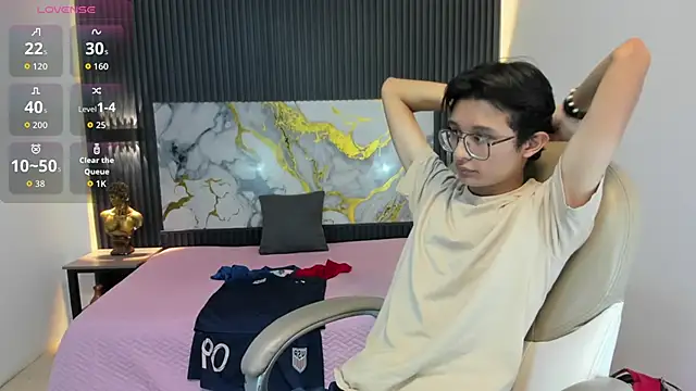 SantiagoRusso18 online show from 11-14-25, 12:09