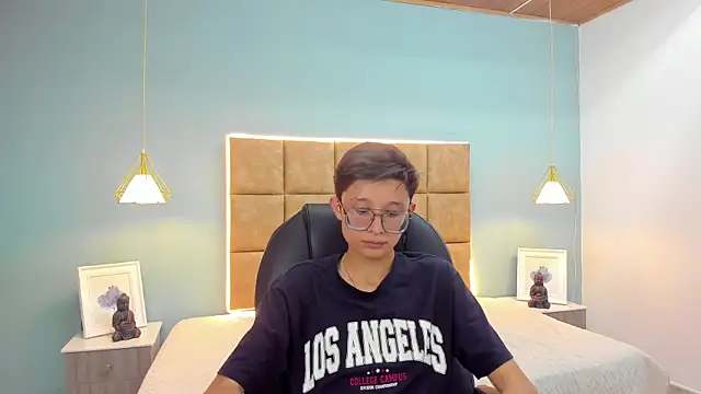 SantiagoRusso18 online show from 10-14-25, 09:15