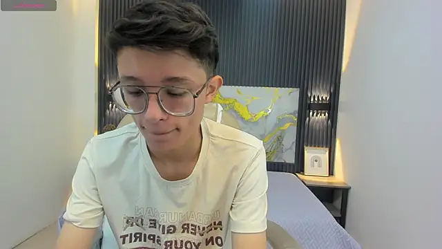SantiagoRusso18 online show from 09-09-25, 12:36