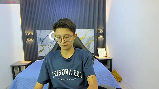 SantiagoRusso18 online show from 02-27-26, 07:35