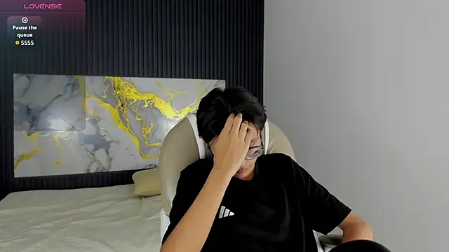 SantiagoRusso18 online show from 11-26-25, 03:34