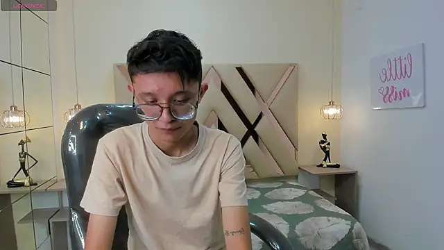 SantiagoRusso18 online show from 12-14-25, 07:41