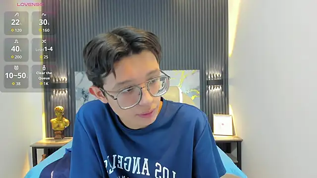 SantiagoRusso18 online show from 10-26-25, 12:38