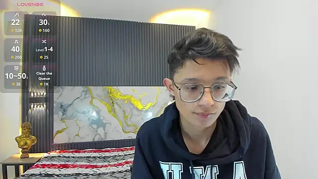 SantiagoRusso18 online show from 12-16-25, 01:04