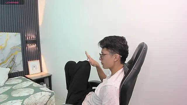 SantiagoRusso18 online show from 02-16-26, 08:29