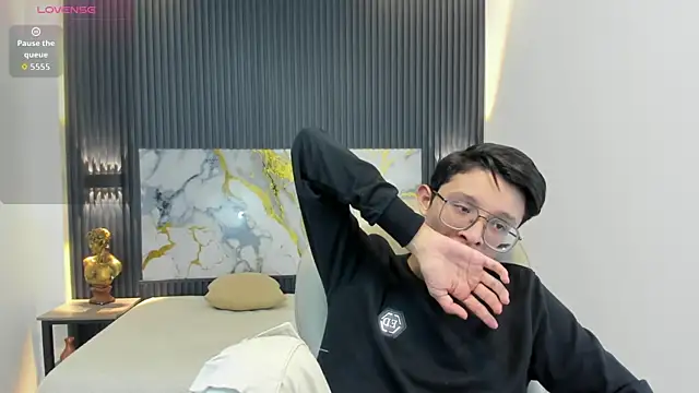 SantiagoRusso18 online show from 10-15-25, 12:02
