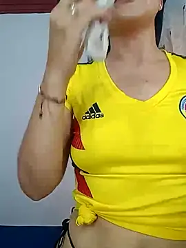 Snapshot of SaraNixx chatting on 09-13-25, 08:20 SaraNixx online show from 09-13-25, 08:20