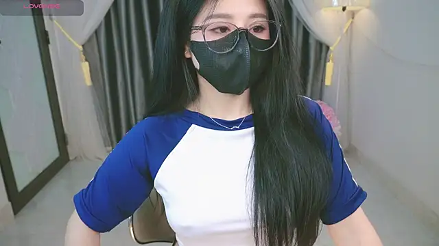 Snapshot of miu_iu24 chatting on 10-30-25, 04:55 miu iu24 online show from 10-30-25, 04:55