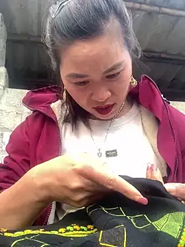 tuyetnhi-00 online show from 12-21-25, 09:11