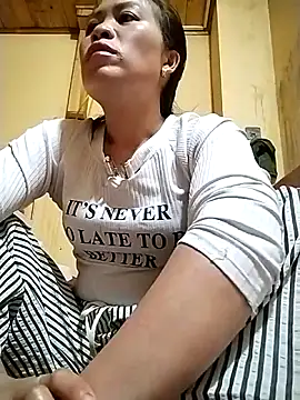 Snapshot of tuyetnhi-00 chatting on 10-03-25, 04:58 tuyetnhi-00 online show from 10-03-25, 04:58