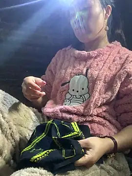 tuyetnhi-00 online show from 12-14-25, 02:07