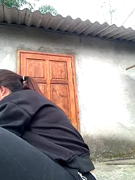 tuyetnhi-00 online show from 12-23-25, 01:49