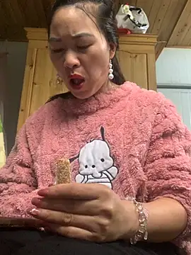 tuyetnhi-00 online show from 11-13-25, 12:36