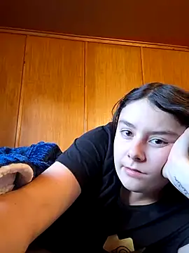 YoungLiisaxx online show from 11-13-25, 06:50