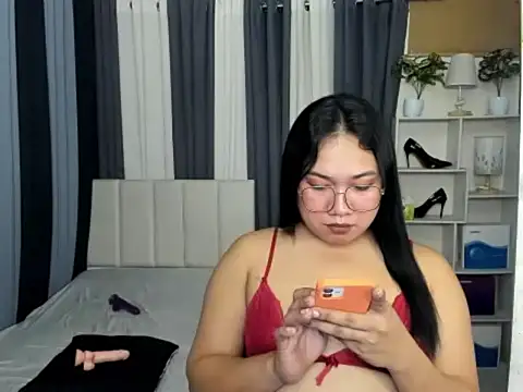 TsUncutKaren online show from 03-09-26, 06:17