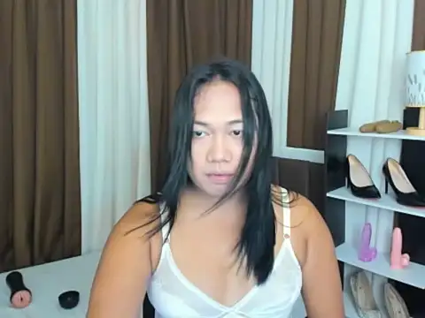 Snapshot of TsUncutKaren chatting on 09-17-25, 04:09 TsUncutKaren online show from 09-17-25, 04:09