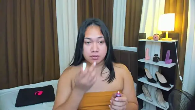 Snapshot of TsUncutKaren chatting on 10-11-25, 04:57 TsUncutKaren online show from 10-11-25, 04:57