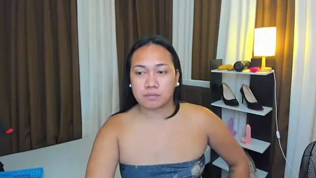 Snapshot of TsUncutKaren chatting on 09-19-25, 04:00 TsUncutKaren online show from 09-19-25, 04:00