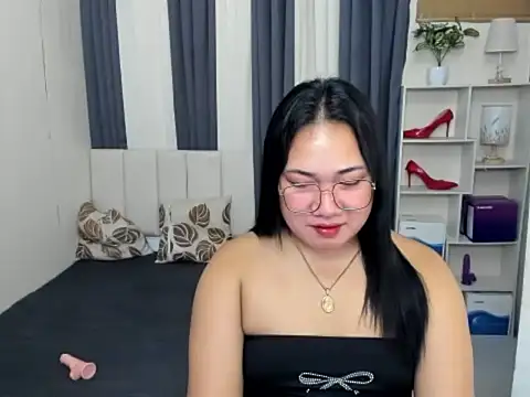 Snapshot of TsUncutKaren chatting on 01-17-26, 05:27 TsUncutKaren online show from 01-17-26, 05:27