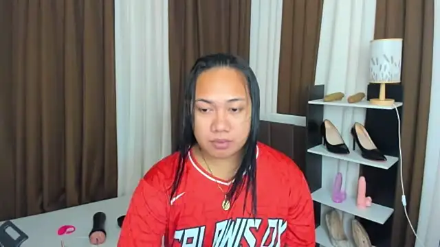 Snapshot of TsUncutKaren chatting on 09-18-25, 11:24 TsUncutKaren online show from 09-18-25, 11:24
