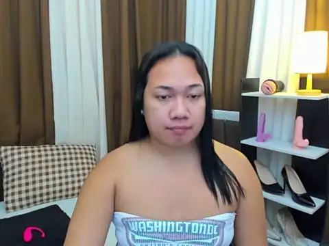 Snapshot of TsUncutKaren chatting on 10-18-25, 04:31 TsUncutKaren online show from 10-18-25, 04:31