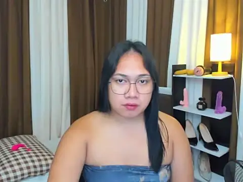 Snapshot of TsUncutKaren chatting on 09-28-25, 05:42 TsUncutKaren online show from 09-28-25, 05:42