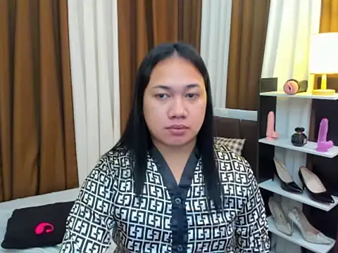 Snapshot of TsUncutKaren chatting on 10-12-25, 04:36 TsUncutKaren online show from 10-12-25, 04:36