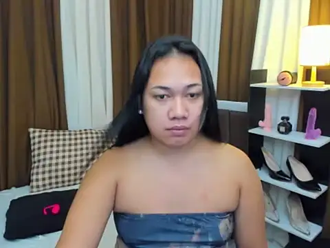 Snapshot of TsUncutKaren chatting on 10-13-25, 05:09 TsUncutKaren online show from 10-13-25, 05:09