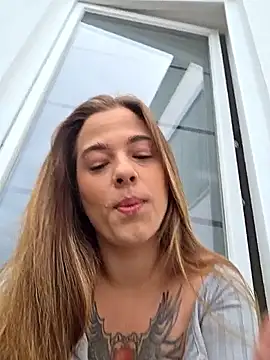 Luna Lynn online show from 05-06-26, 10:52