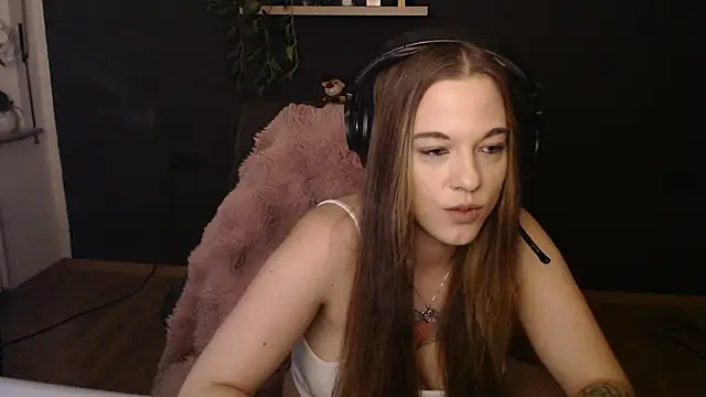 Luna Lynn online show from 11-30-25, 08:20